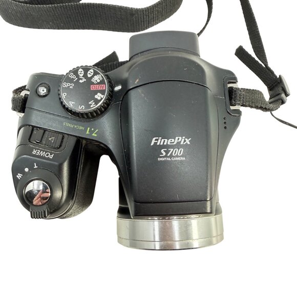 Fujifilm FinePix S700 Digital Camera 7.1 MP 10x Optical Zoom Fujinon Lens Black - Picture 4 of 7